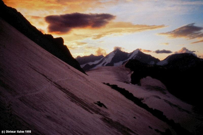 Kurz vor Sonnenaufgang im Aufstieg